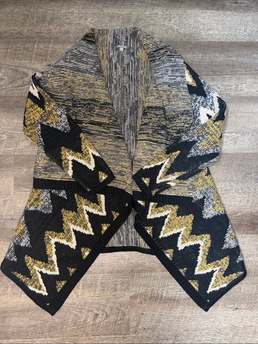Charlotte Russe Black & Mustard Zigzag Open-Front Cardigan